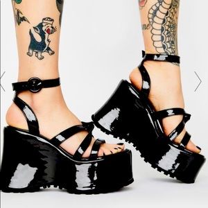•SOLD!!•Delia’s point break platform heels